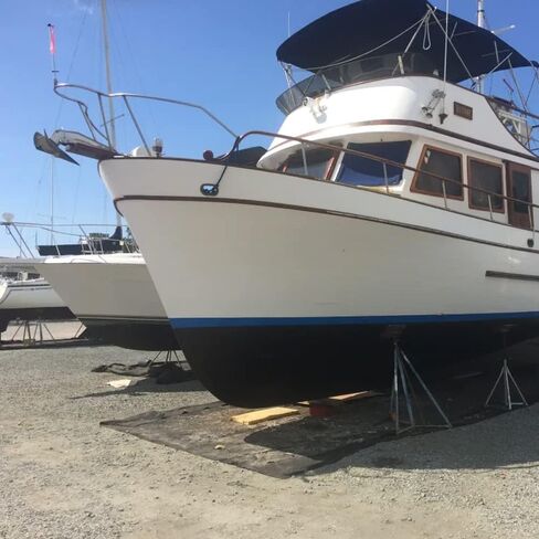 طلاء سفلي مضاد للحشف من توتال بوت سبارتان للقوارب - حماية متعددة المواسم للألياف الزجاجية والخشب والفولاذ (أحمر، جالون) in Kuwait