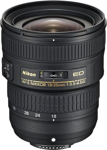 عدسة نيكون AF-S NIKKOR مقاس 18-35 مم f/3.5-4.5G ED (2207) + طقم فلتر + حافظة للغطاء + طقم تنظيف in Saudi Arabia