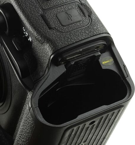 كاميرا نيكون D2Xs الرقمية SLR in Kuwait