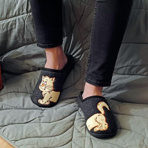 شباشب للنساء والرجال مع نمط حيواني لطيف وتطريز للقطط والكلاب، أحذية منزلية من الإسفنج الذكي للشتاء الدافئ in Kuwait