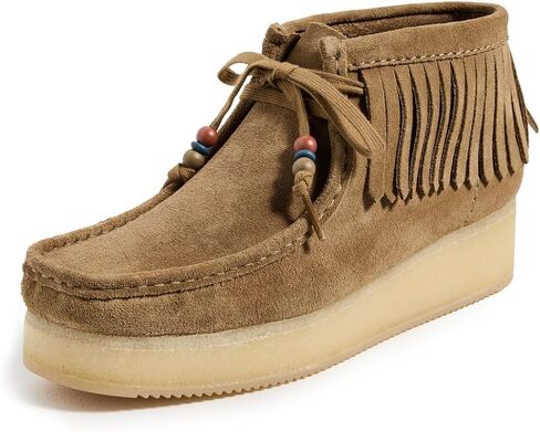 حذاء Wallabee النسائي ذو الشراشيب من Clarks in Saudi Arabia