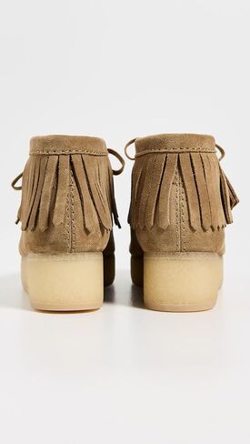 حذاء Wallabee النسائي ذو الشراشيب من Clarks in Saudi Arabia