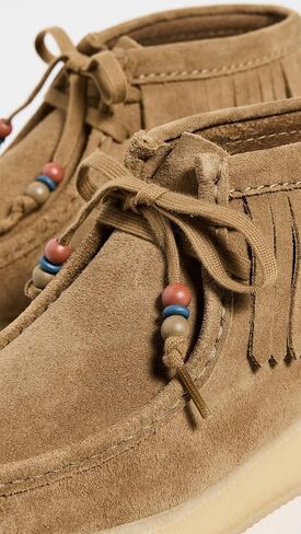 حذاء Wallabee النسائي ذو الشراشيب من Clarks in Saudi Arabia