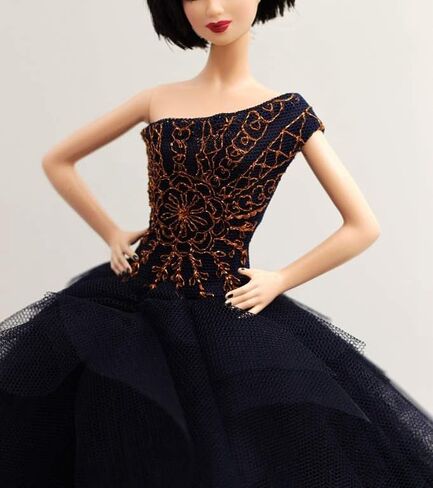 [فستان مصنوع يدويًا مناسب لدمية مقاس 12 بوصة] فستان أميرة كورا جو كلاسيكي بكتف واحد مطرز باللون الأزرق الداكن والدانتيل / فساتين زفاف تناسب دمية عصرية مقاس 12 بوصة [الدمية غير متضمنة] in Kuwait