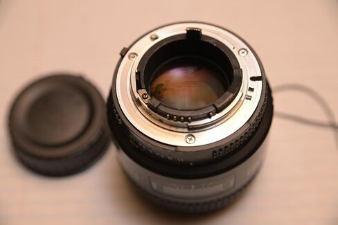 عدسة نيكور 85 ملم f/1.8D FX بتركيز تلقائي لكاميرات نيكون الرقمية SLR DSLR - عدسة ثابتة رئيسية (متجددة) in Kuwait