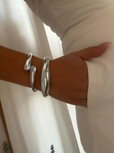 Chunky Gold Bangles for Women Gold Cuff Bracelet Set Dainty 14k Gold Plated Waterproof Non Tarnish Chunky Stack Bracelet for Women Jewelry Gifts in Kuwait
