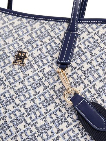 حقيبة يد نسائية من الجلد بنقش Monogram مع جيب بسحاب من Tommy Hilfiger in Saudi Arabia