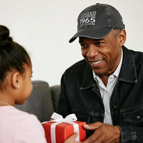 هدايا عيد الميلاد الخمسين للرجال والنساء، زينة عيد ميلاد سعيد الخمسين - قبعة بيسبول مطرزة من القطن المغسول قابلة للتعديل in Kuwait