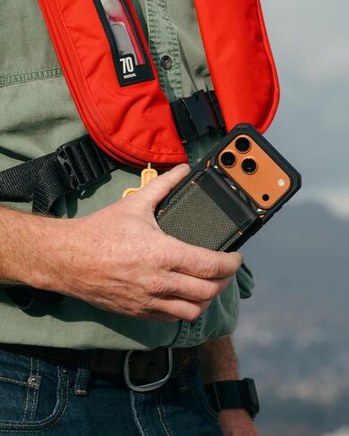 URBAN ARMOR GEAR UAG Slim Wallet Kevlar Black 6 Cards Holder with Kickstand RFID Blocking, Metropolis Magnetic Wallet Compatible with MagSafe for iPhone, Galaxy in Kuwait