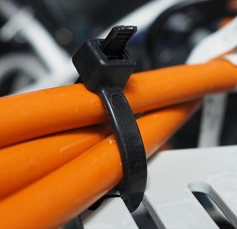 روابط كابل ثقيلة للخدمة السوداء 18 بوصة (50 حزمة) - روابط مضغوطة للأشعة فوق البنفسجية للاستخدام الداخلي والخارجي ، وقوة شد 250 رطل ، متينة ومقاومة للطقس in Kuwait