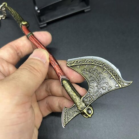 سيف صغير 5.1 بوصة مع حامل عرض سلسلة مفاتيح معدنية حرفية، شفرات الفوضى زخرفة مكتب ديكور سلاسل مفاتيح رائعة للرجال هدية ألعاب أسلحة قابلة للجمع in Saudi Arabia
