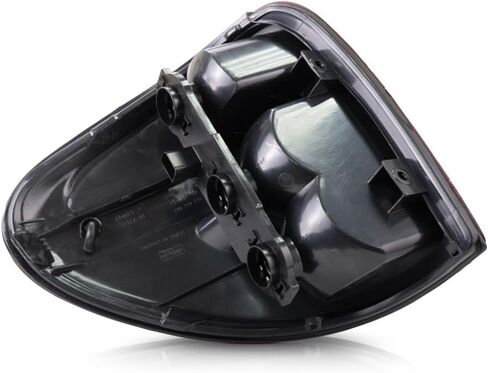 For Chrysler Town & Country Tail Light 2001 2002 2003 Driver Side Replacement For CH2800140 in Saudi Arabia