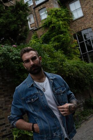 قلادة مريم العذراء الدينية للرجال من فورج آند فاوندري مع قلادة قابلة للتمديد مقاس 21 بوصة مع قلادة مريم العذراء - سلستين (بيضاوي ذهبي - سانت ماري) in Kuwait